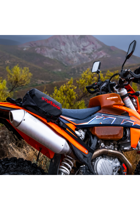 Bullfrog 3L tail and tank pannier pouches is tough and durable to last years of use.