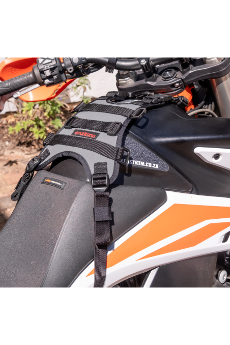 GeckoGrip™ The Modular Tank Bag Harness for Adventure Enduro Motorcycle quick off for fuel stops and security