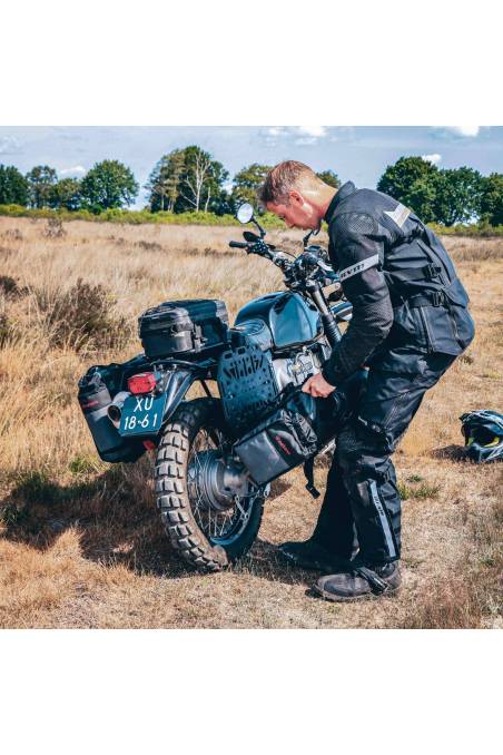TurkanaGear HippoHip Hard Plate fitted with the Hybrid saddlebag. Quick release fit removal saddlebags